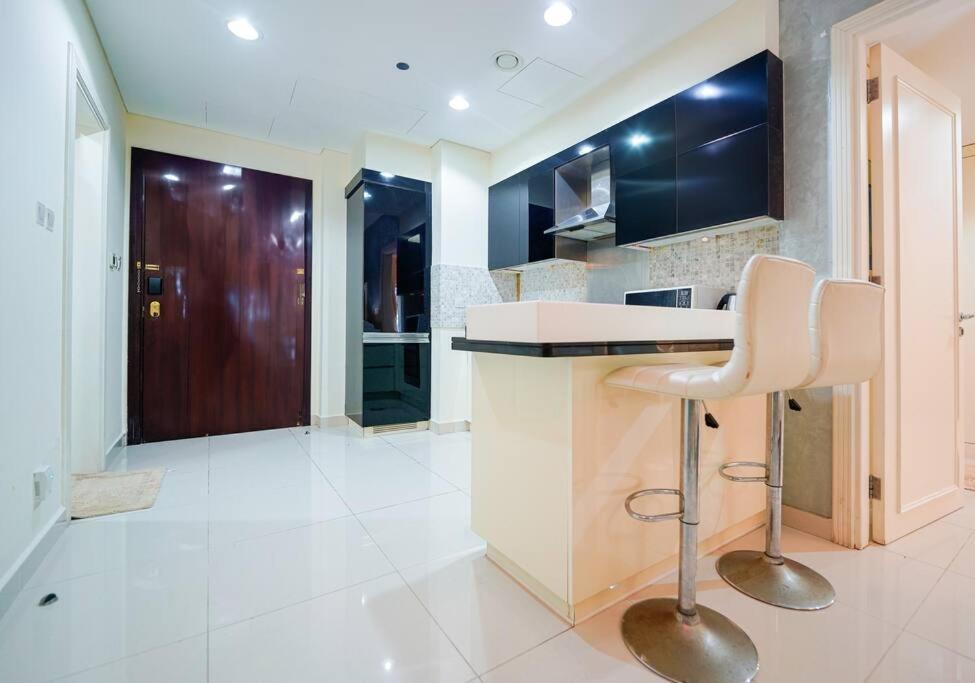 Luxurious Stay, Downtown, The Signature, Mall Street Dubai